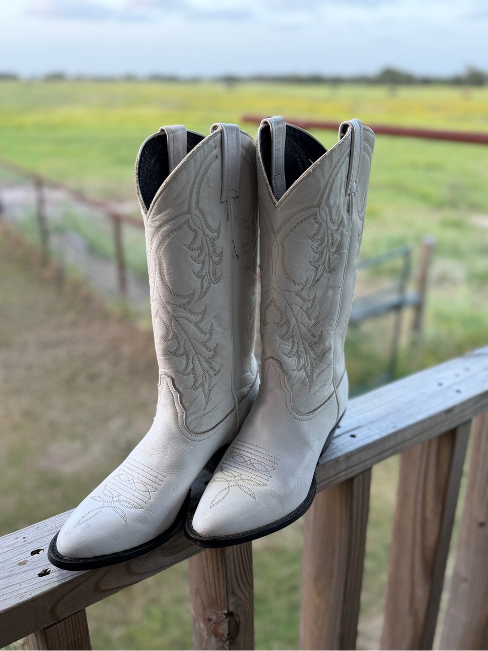 Vintage Tony Lama White Leather Western Cowboy Boots
